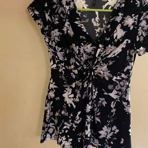 Daisy Fuentes short sleeve top